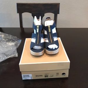 NWT - Michael Kors Damita Wedge - 6 M - navy